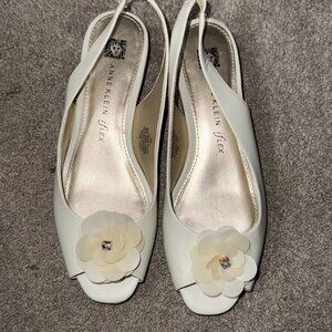 Anne Klein Cream Floral Leather Slingback Heels. Size 7. New